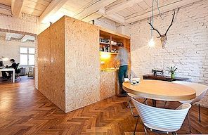 En gammal lägenhet i Bratislava blev ett modernt kontor med en kreativ atmosfär