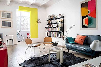 Πολύχρωμο διαμέρισμα με λευκό φόντο και εκλεκτικό έργο τέχνης