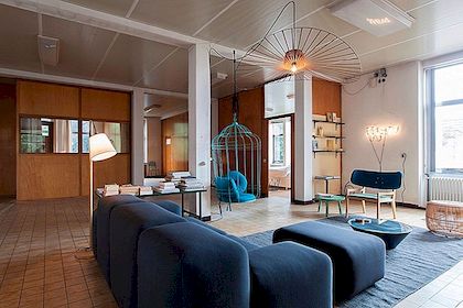 Eclectic Penthouse in Belgium onthult verrassingen in elke kamer