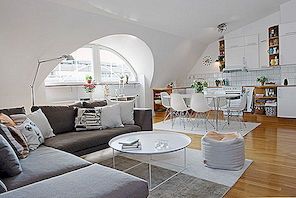 Εμπνευσμένο αττικό διαμέρισμα παρουσιάζοντας καλές λεπτομέρειες στη Σουηδία