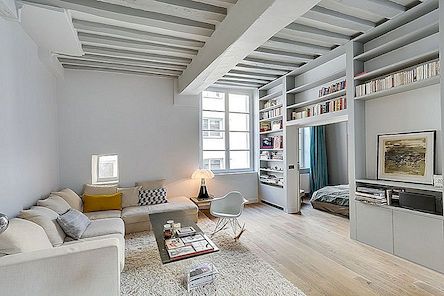 Krásný malý apartmán v Paříži, mísící se s moderními a klasickými detaily