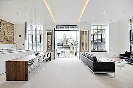 Modern vit lägenhet i hjärtat av London