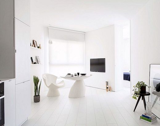 Úzký byt v Tel Avivu navržen v bílém