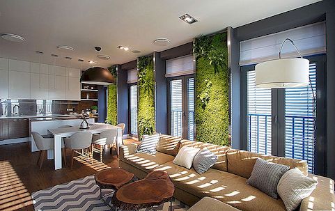 Opmerkelijk familie-appartement verfraaid met lichtgevende verticale tuinen