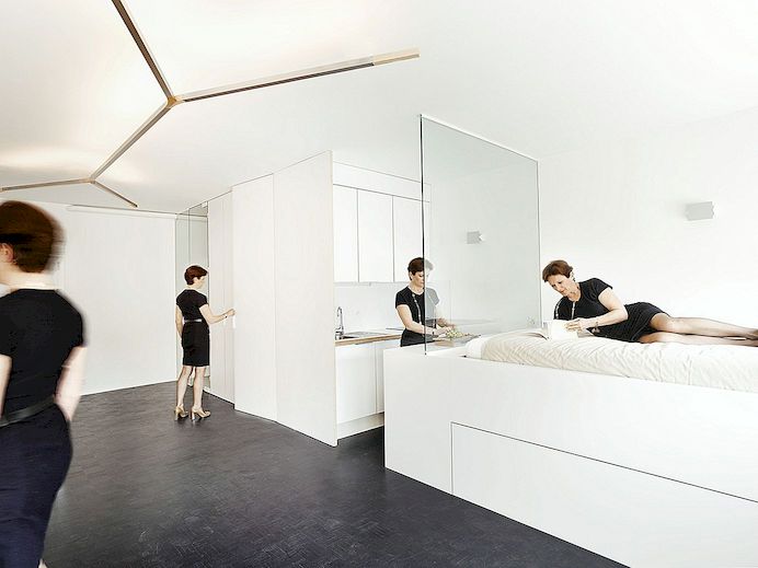 Malý byt v Ženevě navržen s bílou založenou barevnou schématu