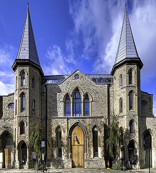 Ohromující moderní podkrovní viktoriánský kostel Westbourne Grove