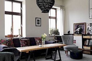 Stilig leilighet med svarte etasjer og hvite vegger