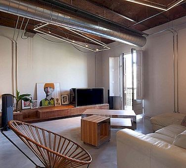 Unieke elementen verenigen modern, open plan appartement in Barcelona