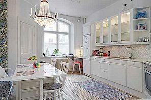 Användning av detaljer I intressant formad svensk lägenhet