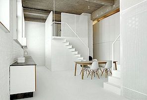 Vit lägenhet i Belgien med minimalistisk inredning