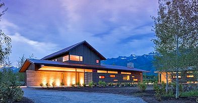 Kuća u Wyomingu koja je uhvaćena između planina i pare