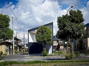 Rezidence ar greznu arhitektūru: Airhole House Japānā