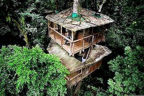 Een prachtige boomhut-gemeenschap gebouwd in Costa Rica