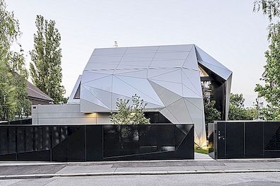 Unikalus namas su specialia geometrija ir individualiu interjeru