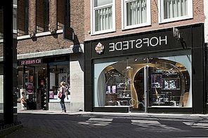 一个激动人心的内饰为配镜师的商店：Hofstede Optiek在荷兰