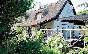 Een ongewone mix van stijlen in een cottage in Noord-Zeeland
