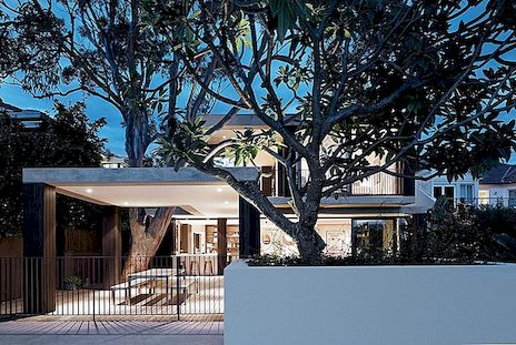 Australian Home Honors Nature genom att låta ett stort träd pierce genom sin struktur