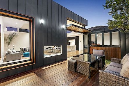 澳大利亚家庭的当代室内设计，户外空间违反艺术装饰门面