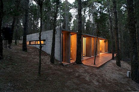 BAK Architects postaví Betonový dům v lese Mar Azul