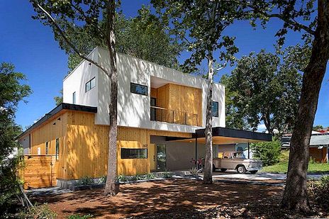 Balanseringsbegränsning och sofistikering: "Tree House" Family Residence i Austin, Texas