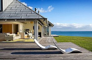 Beach Home Opening Up Towards a Beautiful Coastal Village in Nieuw-Zeeland
