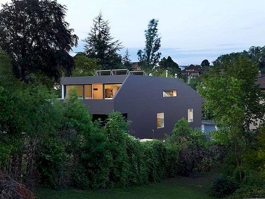 Black Modern Refuge Omringd door Vine Fields: Schuler Villa in Zwitserland