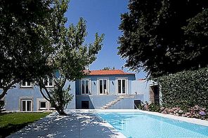Blått fasadhus i Portugal av Sebastião Moreira
