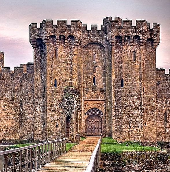 Dvorac Bodiam u Engleskoj