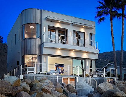 Bryan Cranston's Sustainable Beach Retreat siert de kust met zijn prachtige ontwerp