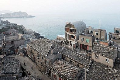 Captain's House in China smelt samen met Seaside Cliffs