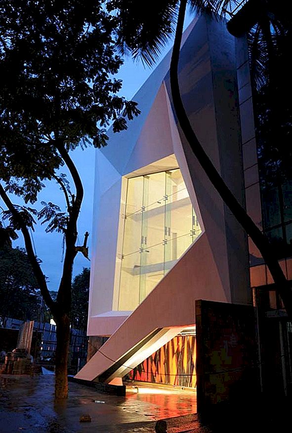 Chiseled Commercial Architecture i Bangalore: The Jewel Box