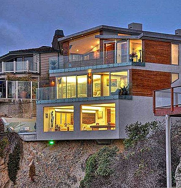 Chytře postavená luxusní rezidence s výhledem na oceán: raketový dům