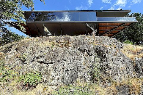 Cliffside Ocean Residence dramatisch aangepast aan een onregelmatig terrein: Tula House