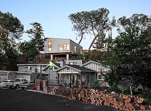 Kompaktna kuća u Los Angelesu podržava plutajuće prostore