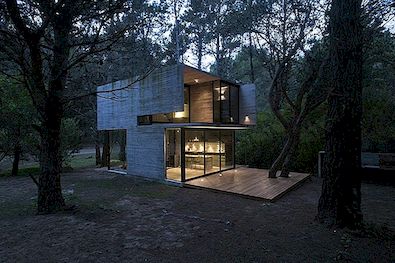 Kompaktní letní dům ukrytý v argentinském lese