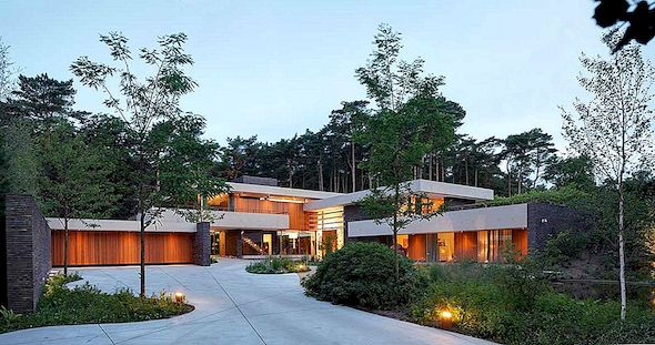 Utrecht, Hollanda Canlı Çevrelerini kucaklayan Karmaşık Modern Villa