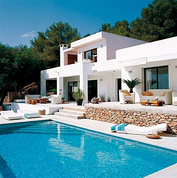 Eigentijds huis met uitzicht op de zee op Ibiza
