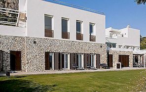 Σύγχρονη εξοχική κατοικία στην Ισπανία
