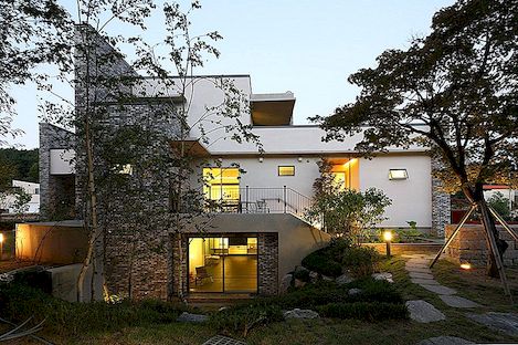 Suvremeni "P House" u Južnoj Koreji Ugrađen u Seductively Landscaped Site