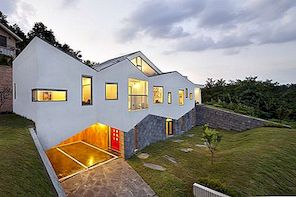 Moderní panoramatický dům s multifunkčním schodištěm