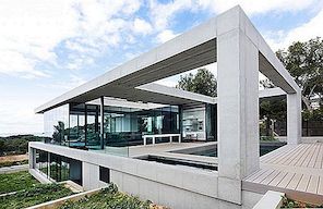 Σύγχρονη κατοικία στην Costa d'en Blanes από την SCT Estudio de Arquitectura