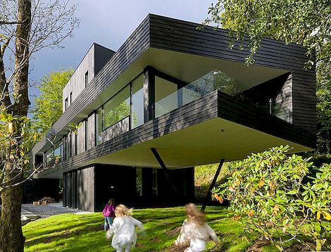 Σκούρο σύγχρονο σπίτι στη Νορβηγία Βιτρίνα Εντυπωσιακή, ασυνήθιστη αρχιτεκτονική