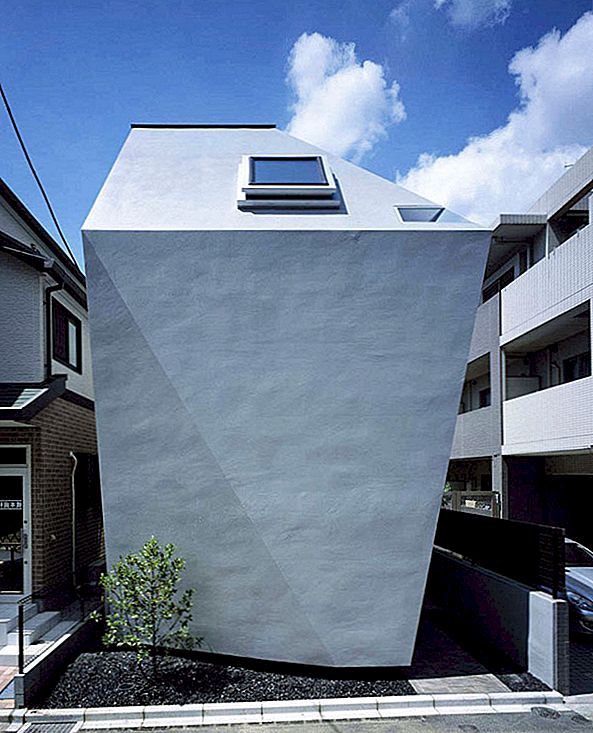 Defying the Mack of Space i centrala Tokyo: BB Residence