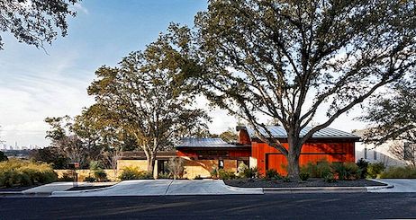 Ranh giới hòa tan: Nơi cư trú được bao quanh bởi cây cối ở Austin, Texas