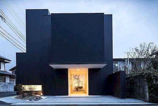 Distinkt Svartvit Exteriör Visas av Minimalistiska "Framing House" i Japan