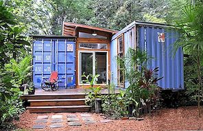 Ekologický dům vyrobený ze dvou přepravních kontejnerů