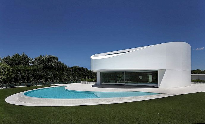 Elliptisk-formad bostad i Spanien med en futuristisk karaktär: Balinthus