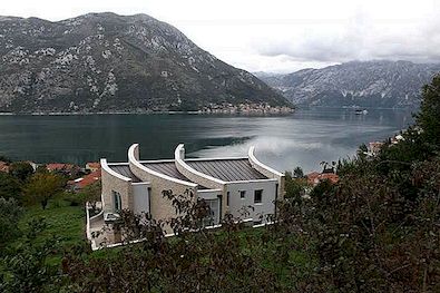 拥抱壮丽的海景：黑山Stoliv的现代别墅