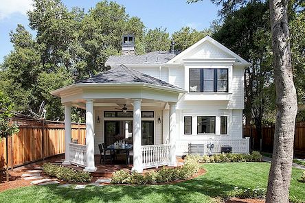 Betoverende nieuw gebouwde huis in Edwardiaanse stijl in Californië, VS [Video]