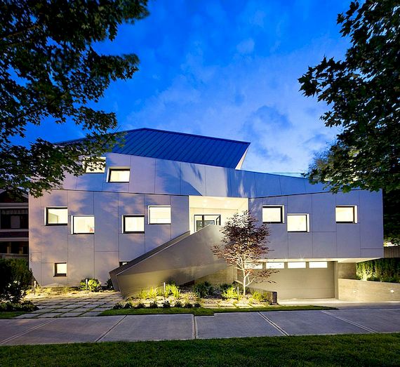 Energeticky efektivní dům postavený tak, aby vynikal v nastavení města Urban Vancouver